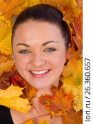 Close up of woman face in autumn leaves. Стоковое фото, фотограф Tatjana Romanova / Фотобанк Лори