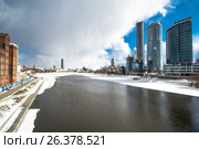 Екатеринбург . Городской пруд и Екатеринбург - сити. Редакционное фото, фотограф Сергеев Валерий / Фотобанк Лори