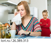 offended woman and child. Стоковое фото, фотограф Яков Филимонов / Фотобанк Лори