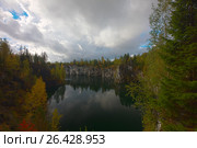 Осень на мраморном каньоне. Карелия (2010 год). Редакционное фото, фотограф Ильин Сергей / Фотобанк Лори