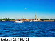 Судно Метеор на подводных крыльях подплывает к Петропавловской крепости. Редакционное фото, фотограф Николай Лемешев / Фотобанк Лори