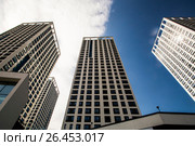 Фасад новых жилых многоэтажных домов на фоне неба. Стоковое фото, фотограф Сергеев Валерий / Фотобанк Лори
