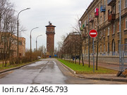 Водонапорная башня с ретрансляторами сотовых операторов. Поселок Металлострой. Санкт-Петербург (2017 год). Стоковое фото, фотограф Тарановский Д. / Фотобанк Лори