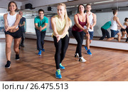 Adults having group fitness class. Стоковое фото, фотограф Яков Филимонов / Фотобанк Лори