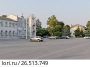 Театральная площадь, здание городского совета, "Дом авиаторов"(1912) и Центральная городская библиотека им. А.С.Пушкина. Евпатория, Крым (2016 год). Редакционное фото, фотограф Илюхина Наталья / Фотобанк Лори