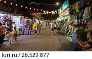NHA TRANG, VIETNAM - OCTOBER 1, 2016: Evening traffic on the market in Vietnam. Yen Sao Khanh Hoa shopping street. Редакционное видео, видеограф Mikhail Davidovich / Фотобанк Лори