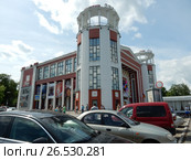 Кинотеатр «Звезда», построен в 1937 году. Набережная Степана Разина, 1. Город Тверь. Тверская область (2017 год). Редакционное фото, фотограф lana1501 / Фотобанк Лори