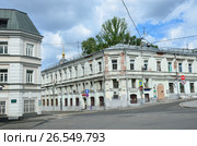 Москва, старые дома на Хитровской площади. Дом 11, пересечение с Подколокольным переулком. Дом Е. П. Ярошенко с палатами (XVII века) стольника Бутурлина. Стоковое фото, фотограф Овчинникова Ирина / Фотобанк Лори