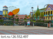 SOCHI, RUSSIA – June 18, 2017: Pond in the central part of Sochi Park, which entered the TOP-25 of the best parks in Europe in 2016. Редакционное фото, фотограф Анна Мартынова / Фотобанк Лори