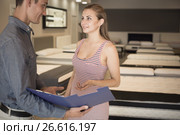 Manager offering mattress to woman custome. Стоковое фото, фотограф Яков Филимонов / Фотобанк Лори