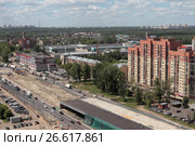 Балашиха, строительство дорожного полотна автодороги М7- Волга, слева внизу торговый центр "Люксор" (2017 год). Редакционное фото, фотограф Дмитрий Неумоин / Фотобанк Лори