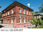 Главный дом усадьбы Кузнецовых. Улица Ильинская, 25. Нижний Новгород. Россия (2017 год). Редакционное фото, фотограф E. O. / Фотобанк Лори