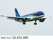 Airbus A320 (бортовой 4K-AZ77) авиакомпании Azerbaijan Airlines ― AZAL на посадке во Внукове (2017 год). Редакционное фото, фотограф Alexei Tavix / Фотобанк Лори