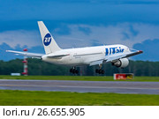 Boeing 767 (бортовой VP-BAI) авиакомпании UTair на посадке во Внукове (2017 год). Редакционное фото, фотограф Alexei Tavix / Фотобанк Лори