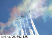 Выступление пилотажной группы ВВС ОАЭ «Al Fursan» на российском авиашоу МАКС-2017. Редакционное фото, фотограф Виктор Карасев / Фотобанк Лори