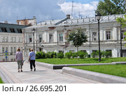 Москва. Городской пейзаж, Хитровская площадь. Подколокольный переулок, дом 11 - дом Е.П.Ярошенко с палатами (XVII века) стольника Бутурлина (2017 год). Стоковое фото, фотограф Илюхина Наталья / Фотобанк Лори