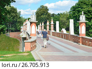 Москва, Парк "Царицыно". Большой мост через овраг (Готический мост). 1778-1784 гг. Архитектор В.И. Баженов. Редакционное фото, фотограф Овчинникова Ирина / Фотобанк Лори