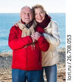 Mature couple walking by sea. Стоковое фото, фотограф Яков Филимонов / Фотобанк Лори