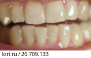 Man showing teeth. Стоковое видео, видеограф Илья Шаматура / Фотобанк Лори