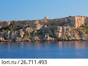 Обрывистый берег мыса с'Есперо (Punta de s'Espero). Менорка, Испания (2017 год). Стоковое фото, фотограф Вадим Хомяков / Фотобанк Лори