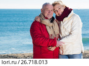 Mature couple walking by sea. Стоковое фото, фотограф Яков Филимонов / Фотобанк Лори