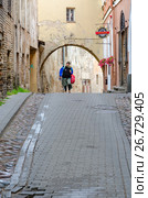 Узкие улочки Старого города, Вильнюс, Литва (2015 год). Редакционное фото, фотограф Ольга Коцюба / Фотобанк Лори