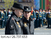 Федеральные государственные гражданские служащие Министерства обороны Российской Федерации на Красной площади Москвы (2017 год). Редакционное фото, фотограф Free Wind / Фотобанк Лори