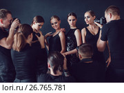 Photographers paparazzi take photos of women in cocktail dresses on dark background. Стоковое фото, фотограф Женя Канашкин / Фотобанк Лори