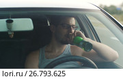 Driver drinking beer. Стоковое видео, видеограф Илья Шаматура / Фотобанк Лори