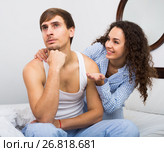 Smiling girl trying to comfort upset husband. Стоковое фото, фотограф Яков Филимонов / Фотобанк Лори