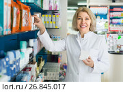Female pharmacist in drugstore. Стоковое фото, фотограф Яков Филимонов / Фотобанк Лори