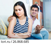 Man trying to reconcile with woman. Стоковое фото, фотограф Яков Филимонов / Фотобанк Лори