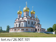 Собор Иконы Божией Матери Иверская крупным планом солнечным июльским днем. Валдайский Иверский  Богородицкий монастырь, Россия (2015 год). Стоковое фото, фотограф Виктор Карасев / Фотобанк Лори