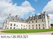 Замок Амбуаз (фр. château d'Amboise). Солнечный день, ранняя осень. Департамент Эндр и Луара. Франция (2017 год). Редакционное фото, фотограф E. O. / Фотобанк Лори