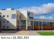ФОК. Физкультурно-оздоровительный комплекс "Мещерский" в микрорайоне Мещерское озеро. Нижний Новгород (2017 год). Редакционное фото, фотограф Александр Романов / Фотобанк Лори