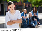 Lonely teenager standing away. Стоковое фото, фотограф Яков Филимонов / Фотобанк Лори