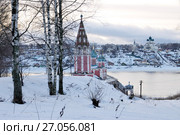 Вид на Казанско-Преображенскую церковь (1758 год) и Волгу. Тутаев, Ярославская область (2017 год). Стоковое фото, фотограф Илюхина Наталья / Фотобанк Лори