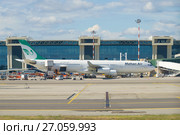 Пассажирский самолет  Airbus A340-300 (EP-MMB)  Mahan Airlines в аэропорту Мальпенса. Милан, Италия (2017 год). Редакционное фото, фотограф Виктор Карасев / Фотобанк Лори