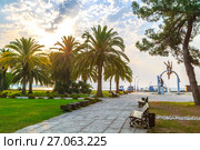 PITSUNDA, ABKHAZIA, SEPTEMBER 23, 2017: The main walkway of Pitsunda in a warm, sunny morning. Редакционное фото, фотограф Олег Белов / Фотобанк Лори