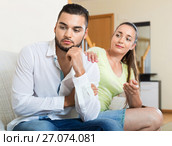 Smiling woman talking to upset man. Стоковое фото, фотограф Яков Филимонов / Фотобанк Лори