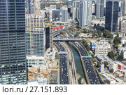 Вид сверху на Тель-Авив, Ayalon Highway и район Ramat Gan, Израиль (2017 год). Редакционное фото, фотограф Наталья Волкова / Фотобанк Лори