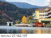Коммуна Милльштатт-ам-Зе (Millstatt am See) на берегу озера Mилльштеттер осенью. Альпы, Каринтия, Австрия (2017 год). Стоковое фото, фотограф Bala-Kate / Фотобанк Лори