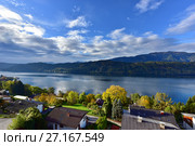 Раннее осеннее утро в коммуне Милльштатт-ам-Зе (Millstatt am See) на берегу озера Mилльштеттер. Австрия (2017 год). Стоковое фото, фотограф Bala-Kate / Фотобанк Лори
