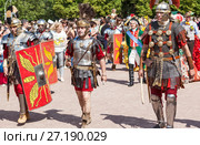 Воины военно-исторического клуба Legio V Macedonica. Павловск. Санкт-Петербург (2015 год). Редакционное фото, фотограф Сергей Афанасьев / Фотобанк Лори