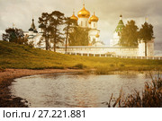 Male Ipatievsky Monastery at cloudy day in Kostroma, Russia (2016 год). Стоковое фото, фотограф Яков Филимонов / Фотобанк Лори
