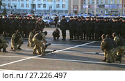 Special police unit conducts demonstration classes at the central square. Редакционное видео, видеограф FotograFF / Фотобанк Лори