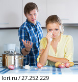 man and frustrated housewife having bad argument. Стоковое фото, фотограф Яков Филимонов / Фотобанк Лори