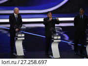 Финальная жеребьевка ЧМ по футболу ФИФА 2018 в России. Final Draw for the 2018 FIFA World Cup Russia. Легенды футбола Никита Симонян, Диего Марадона и Кафу. (2017 год). Редакционное фото, фотограф Александр С. Курбатов / Фотобанк Лори