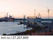 Июньские сумерки у морского центра "Велламо". Котка, Финляндия (2017 год). Стоковое фото, фотограф Виктор Карасев / Фотобанк Лори