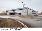 Ужурский районный дом культуры в пасмурный осенний день (2017 год). Редакционное фото, фотограф Светлана Попова / Фотобанк Лори